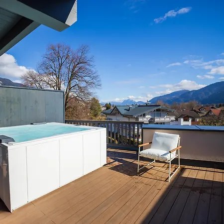 Penthouse N'3 - Balcony, Sauna & Whirlpool Access *